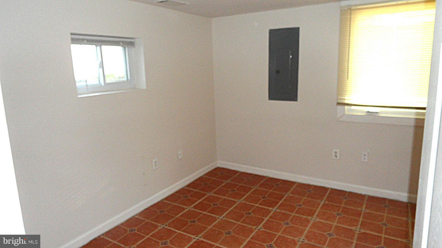 LINCOLN PARK - Residential Lease