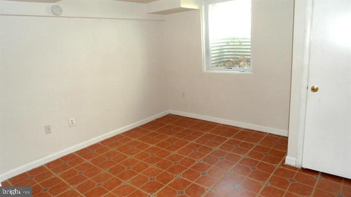 LINCOLN PARK - Residential Lease