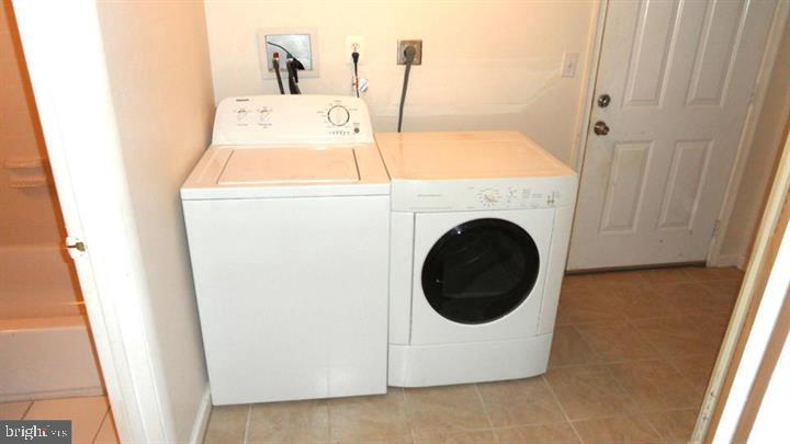 LINCOLN PARK - Residential Lease