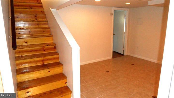 LINCOLN PARK - Residential Lease