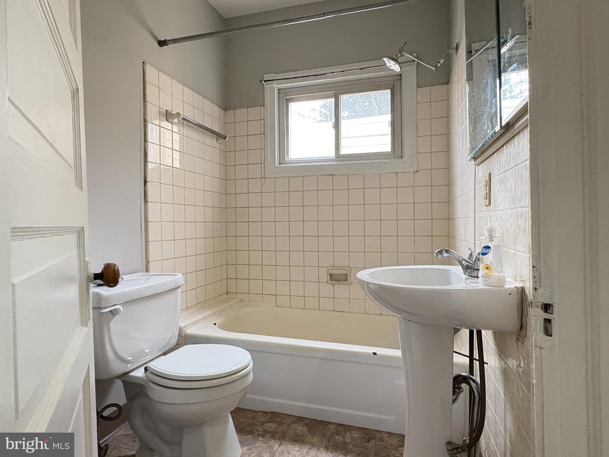 CHELTENHAM VIL - Residential Lease