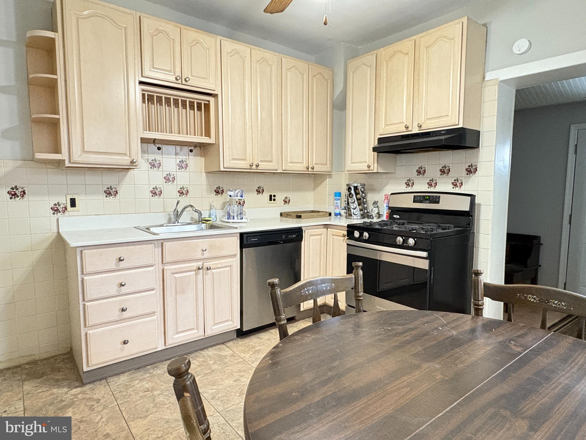 CHELTENHAM VIL - Residential Lease