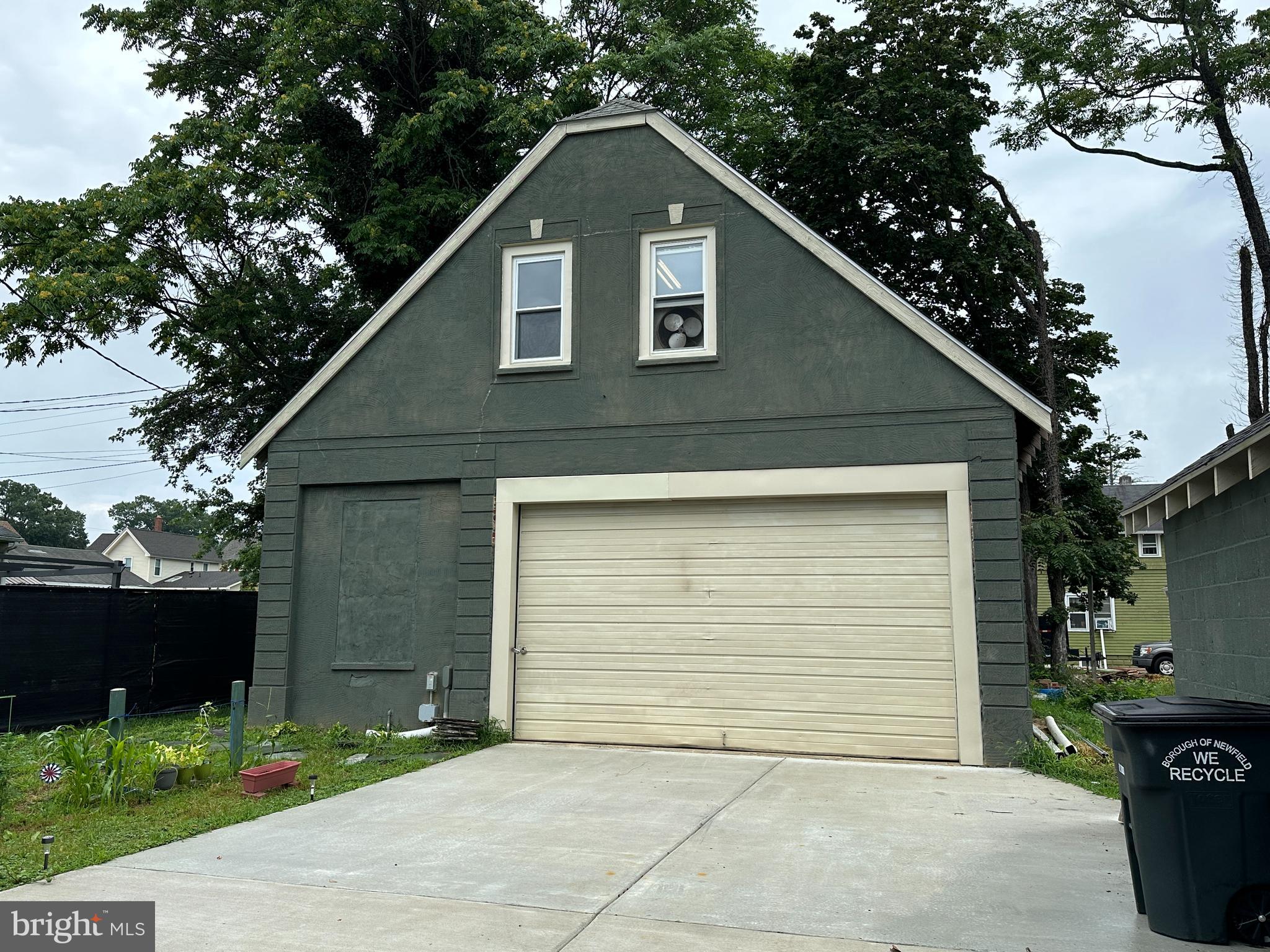 9 SOUTHEAST BOULEVARD