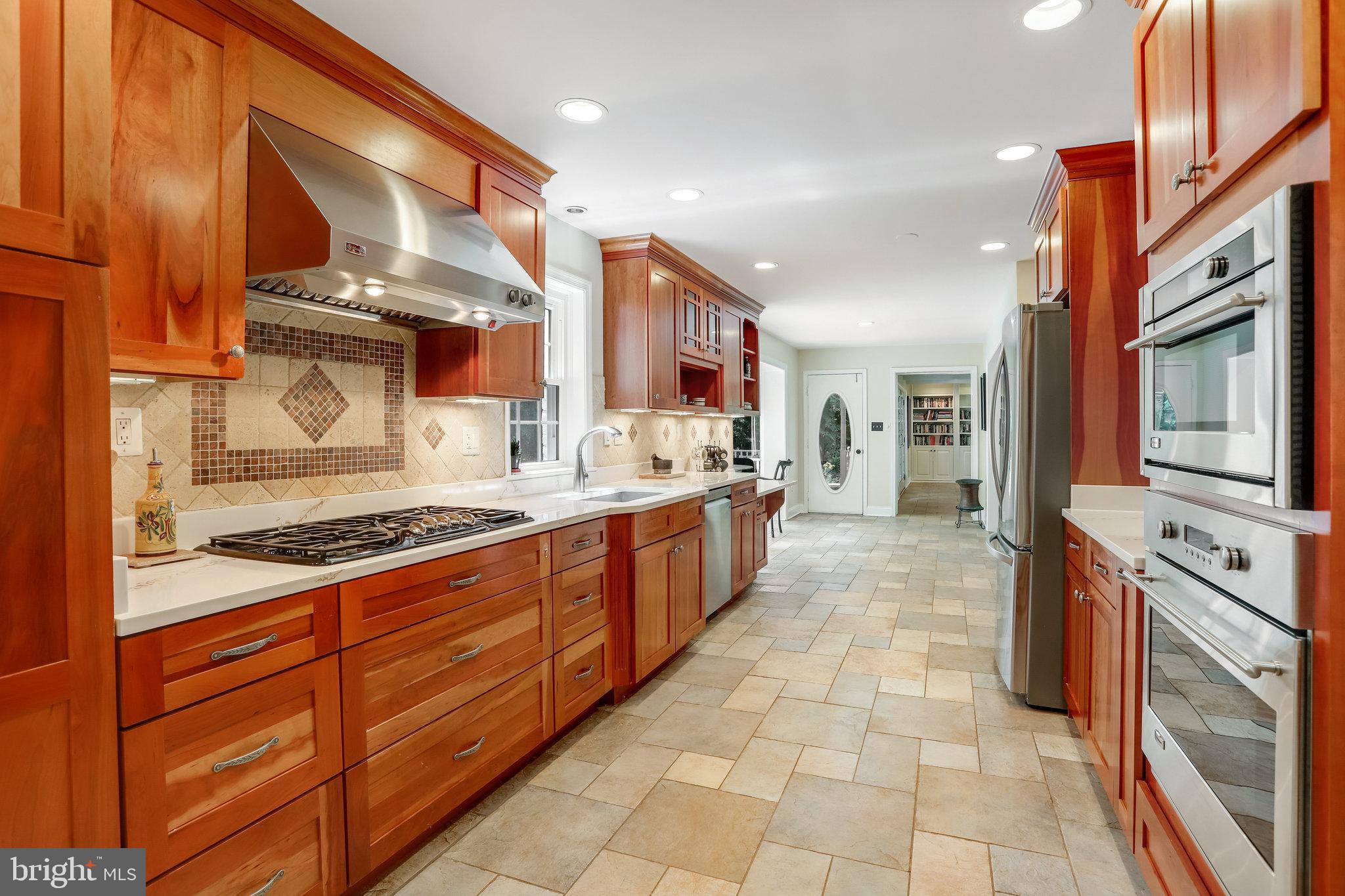 RIVERSIDE MANOR - Residential