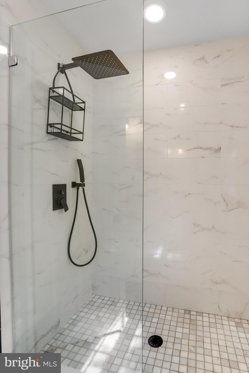 RIVERSIDE MANOR - Residential