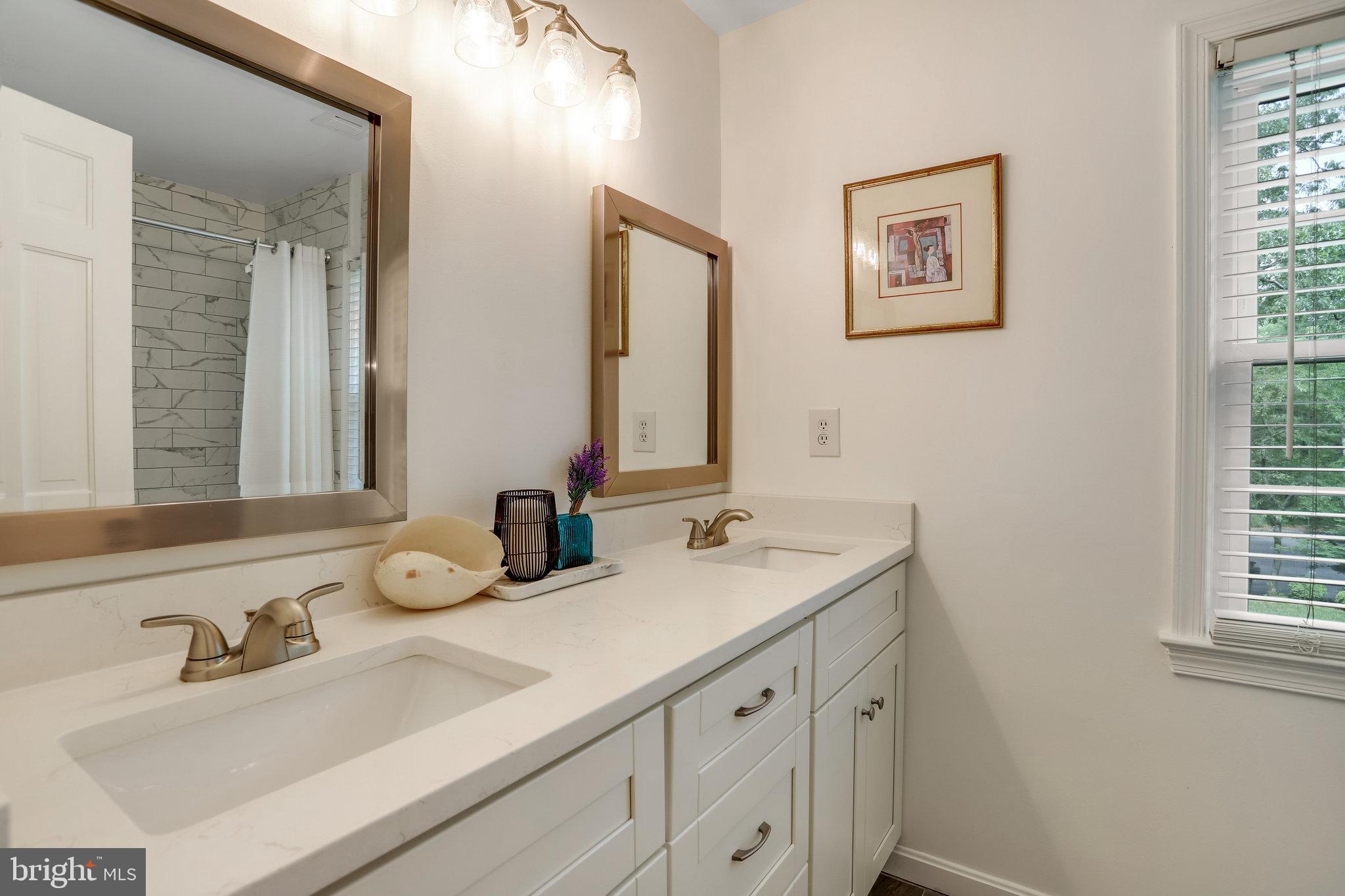 RIVERSIDE MANOR - Residential