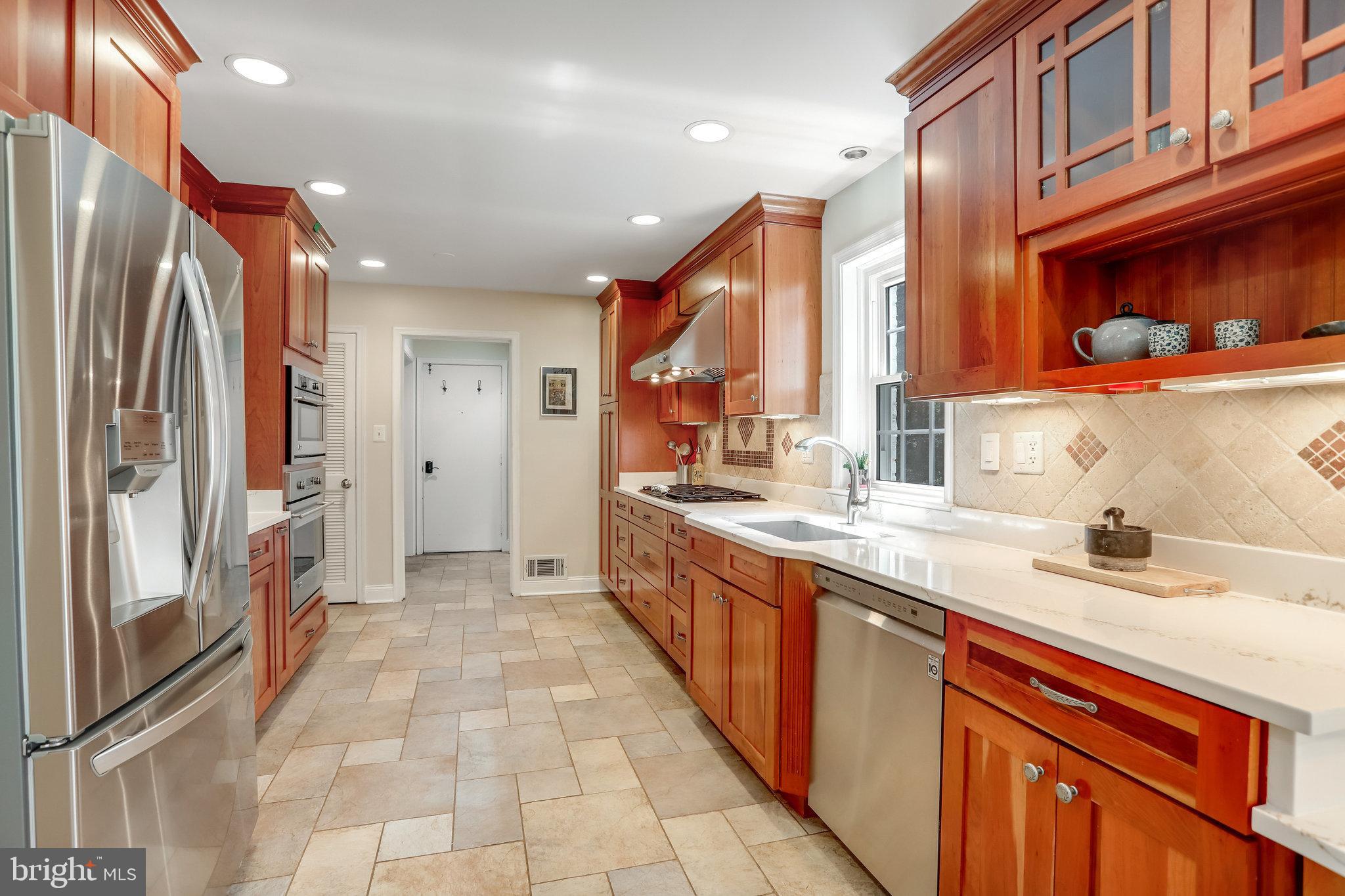 RIVERSIDE MANOR - Residential