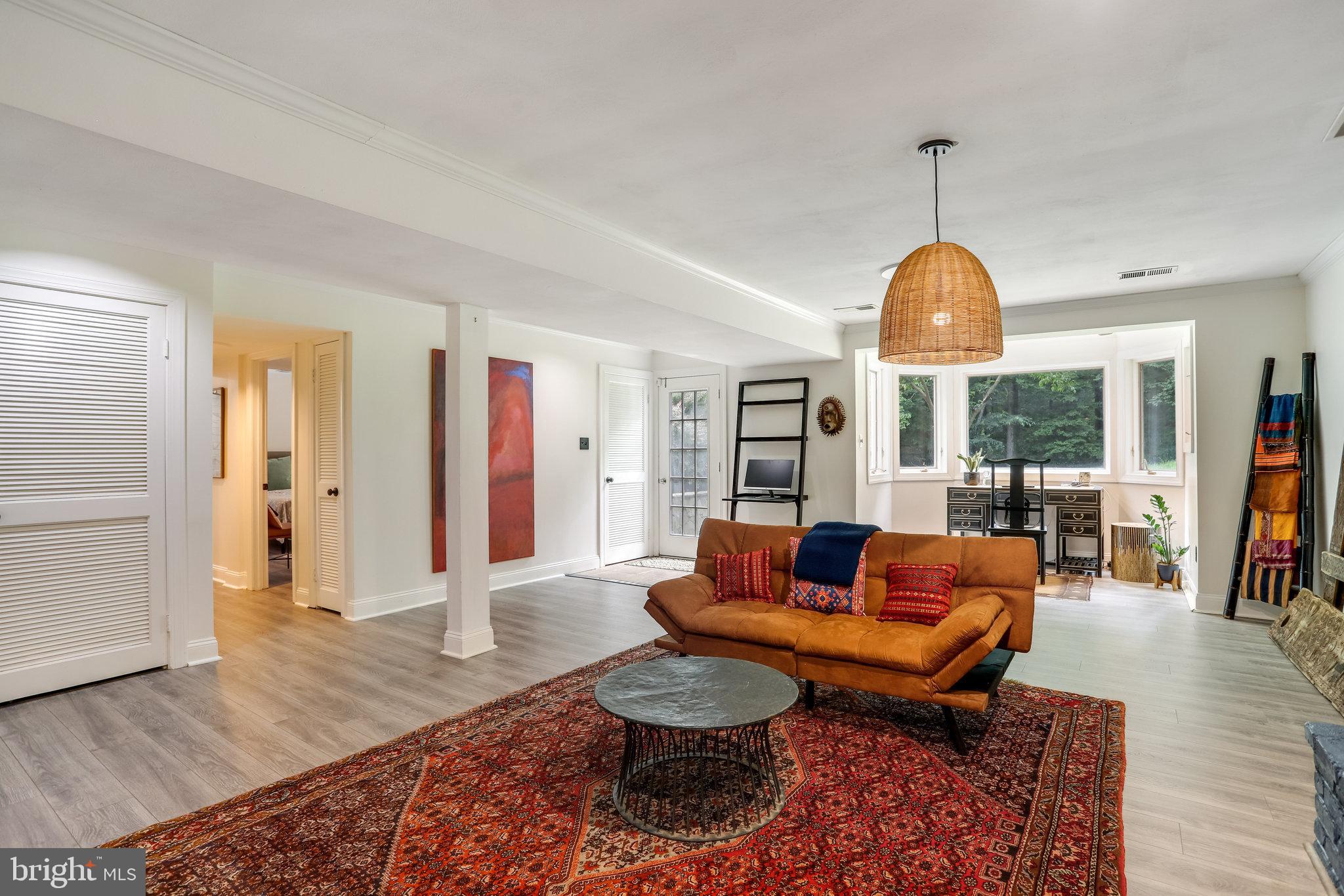 RIVERSIDE MANOR - Residential