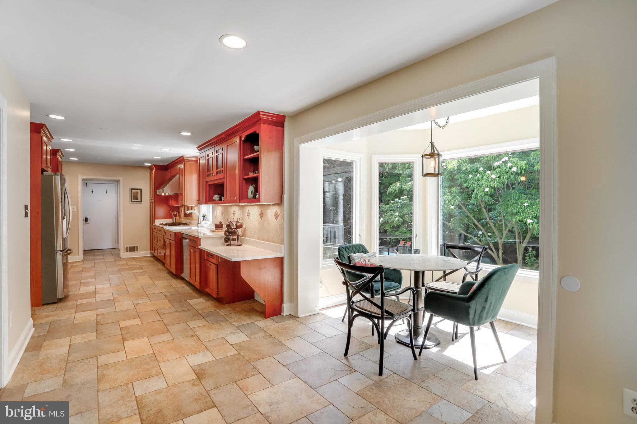 RIVERSIDE MANOR - Residential