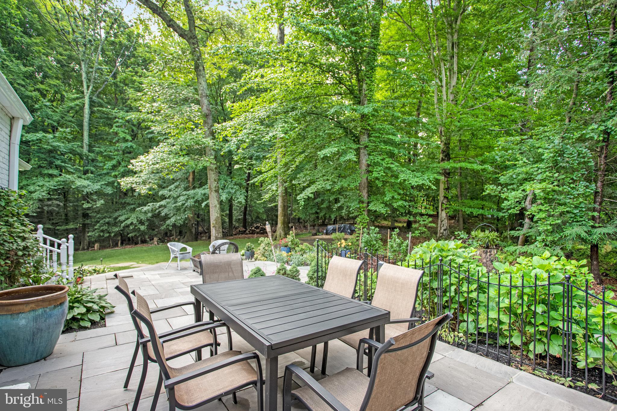 RIVERSIDE MANOR - Residential