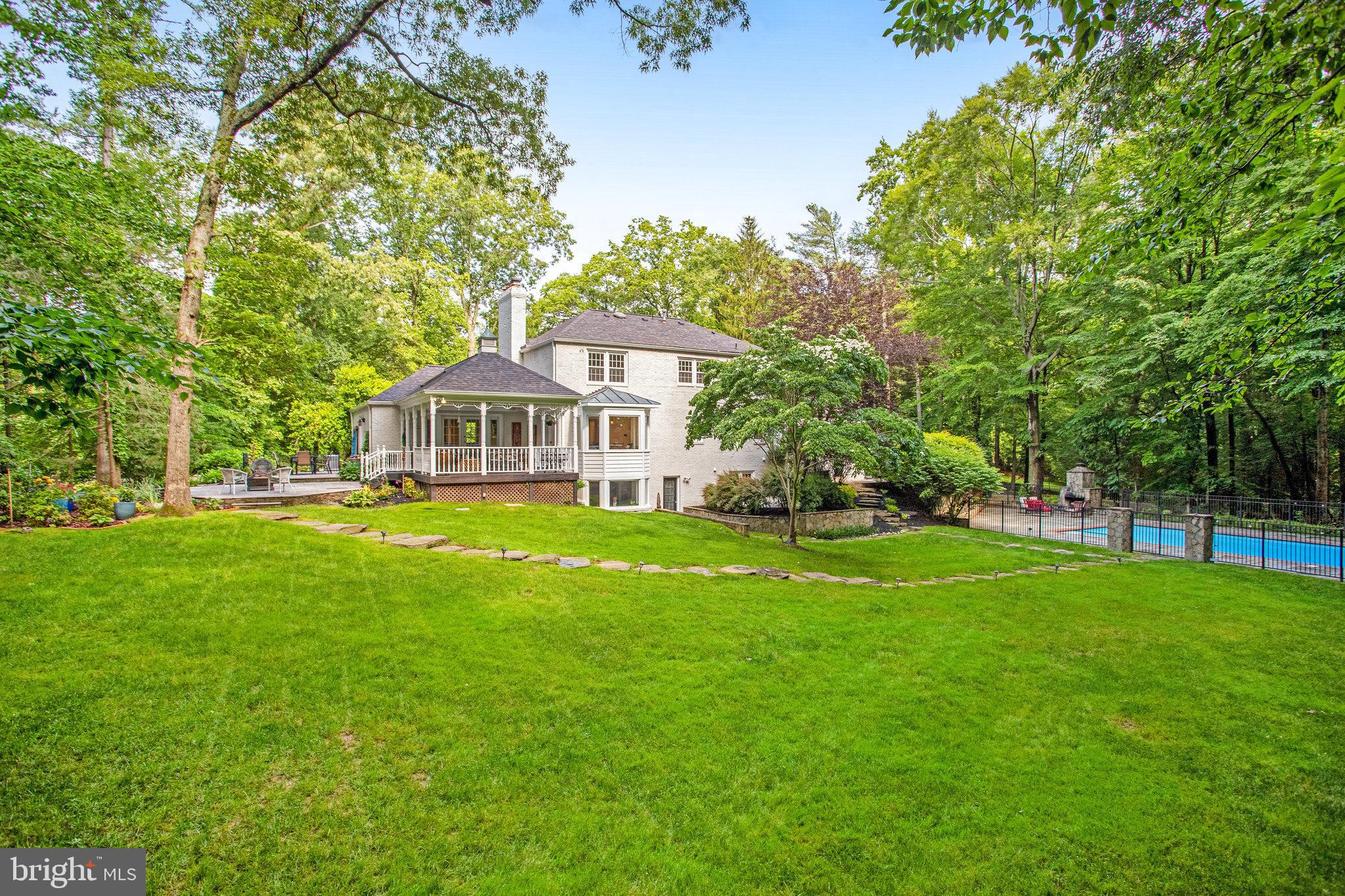 RIVERSIDE MANOR - Residential