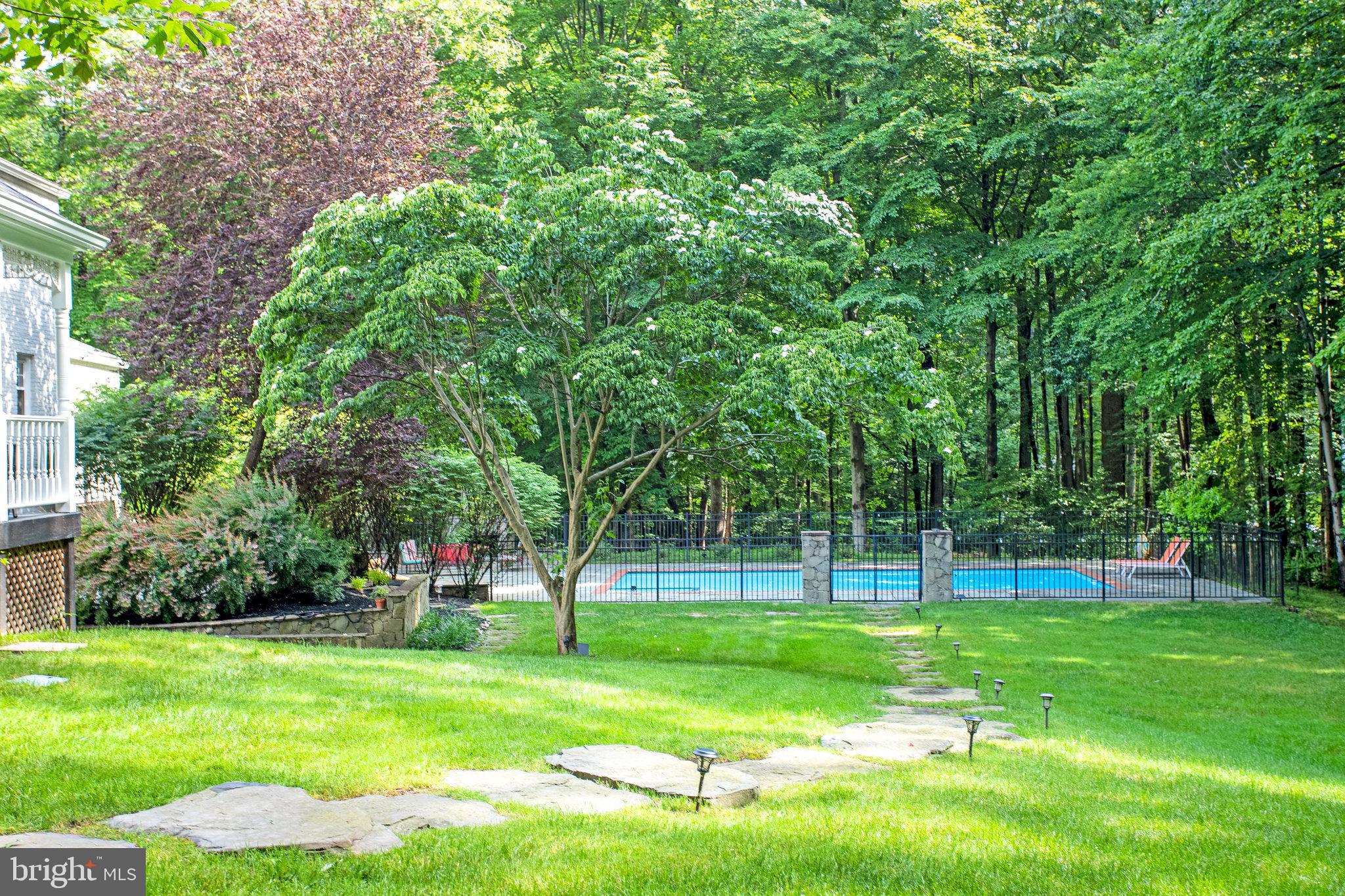 RIVERSIDE MANOR - Residential