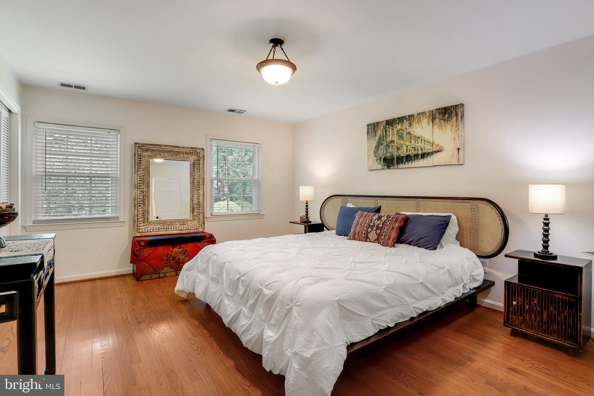 RIVERSIDE MANOR - Residential