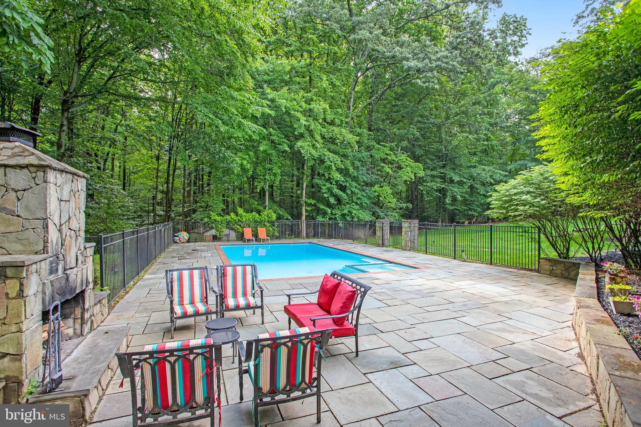 RIVERSIDE MANOR - Residential