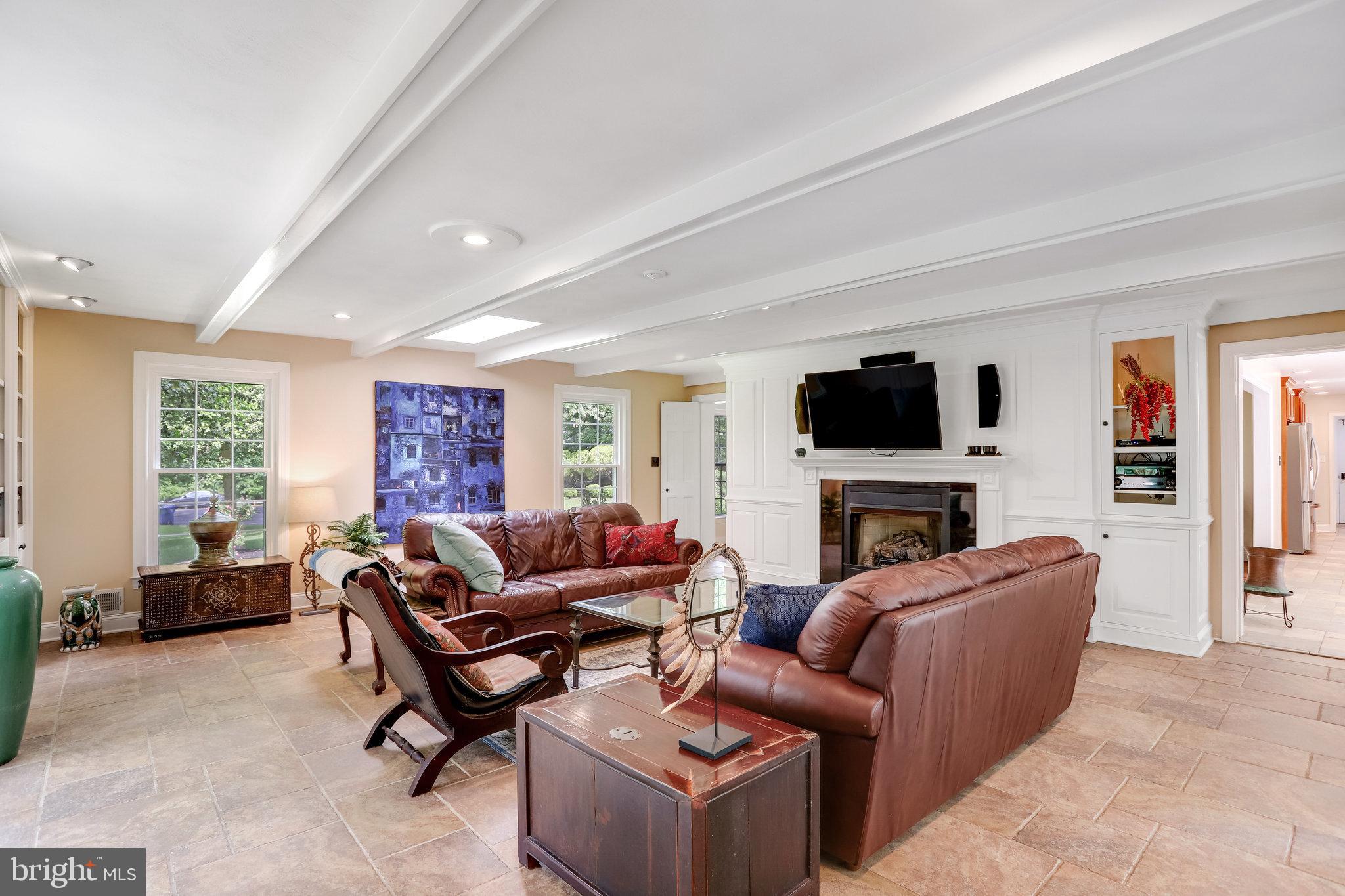 RIVERSIDE MANOR - Residential