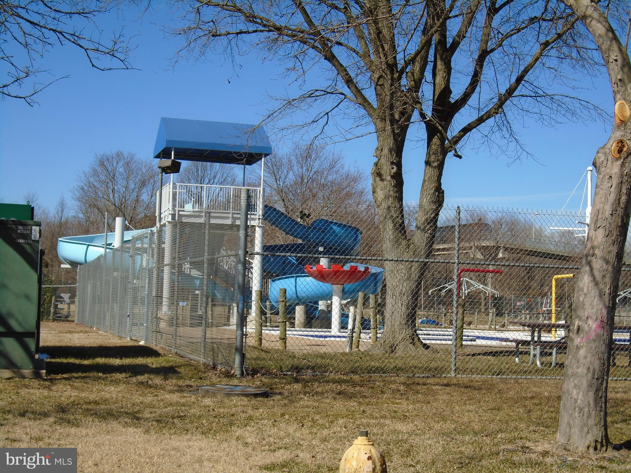 FEATHERSTONE SHORES - Residential