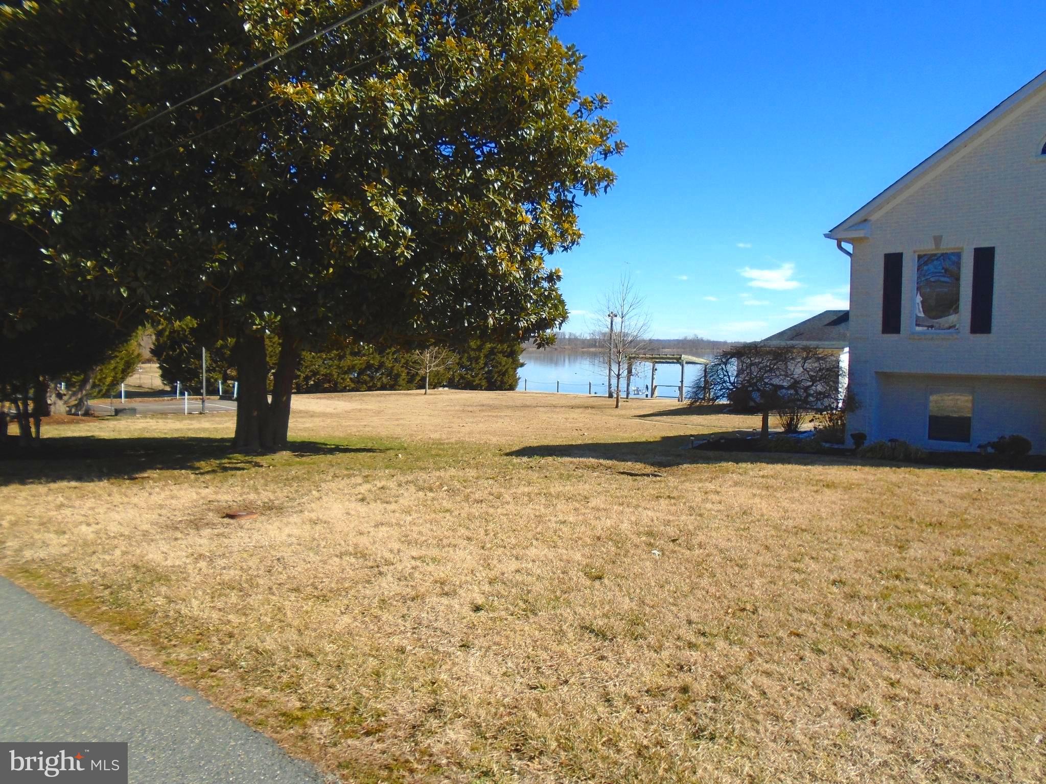 FEATHERSTONE SHORES - Residential