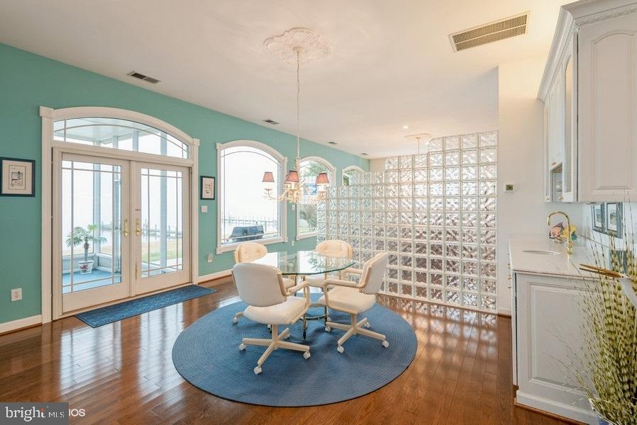 FEATHERSTONE SHORES - Residential