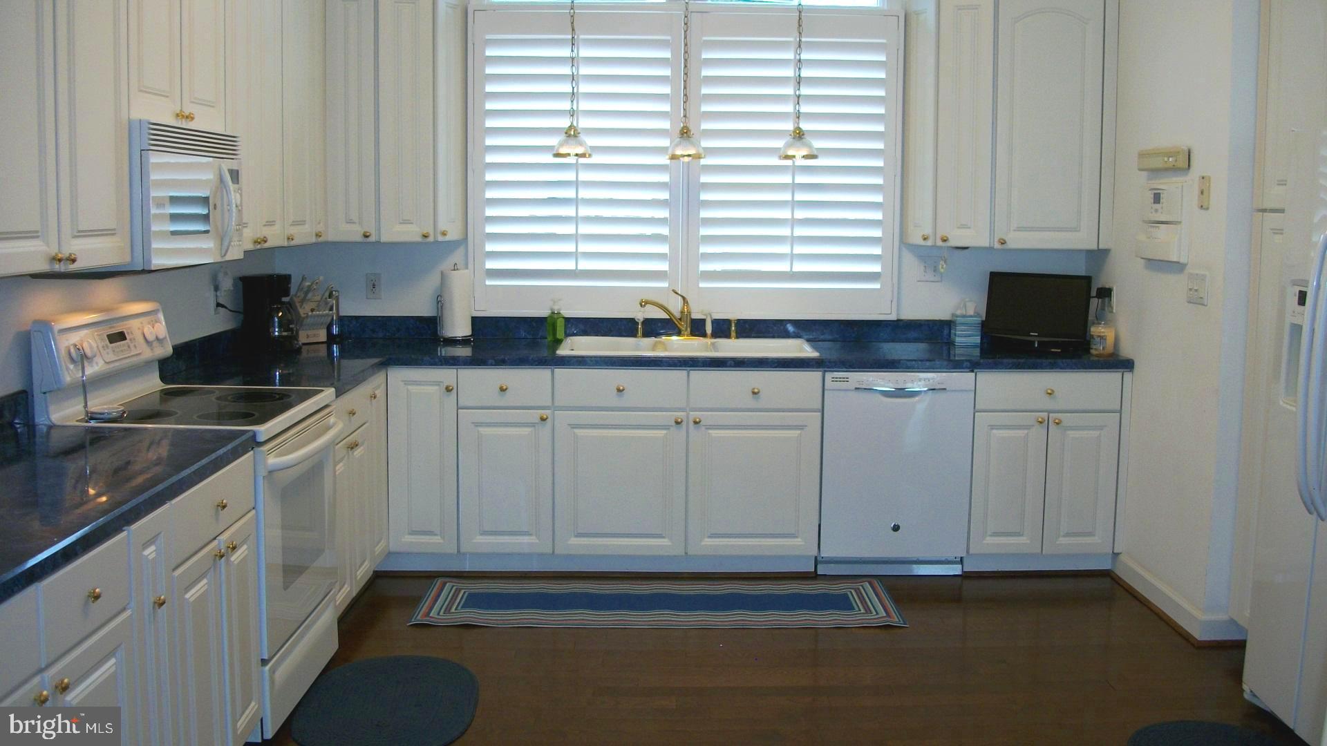 FEATHERSTONE SHORES - Residential