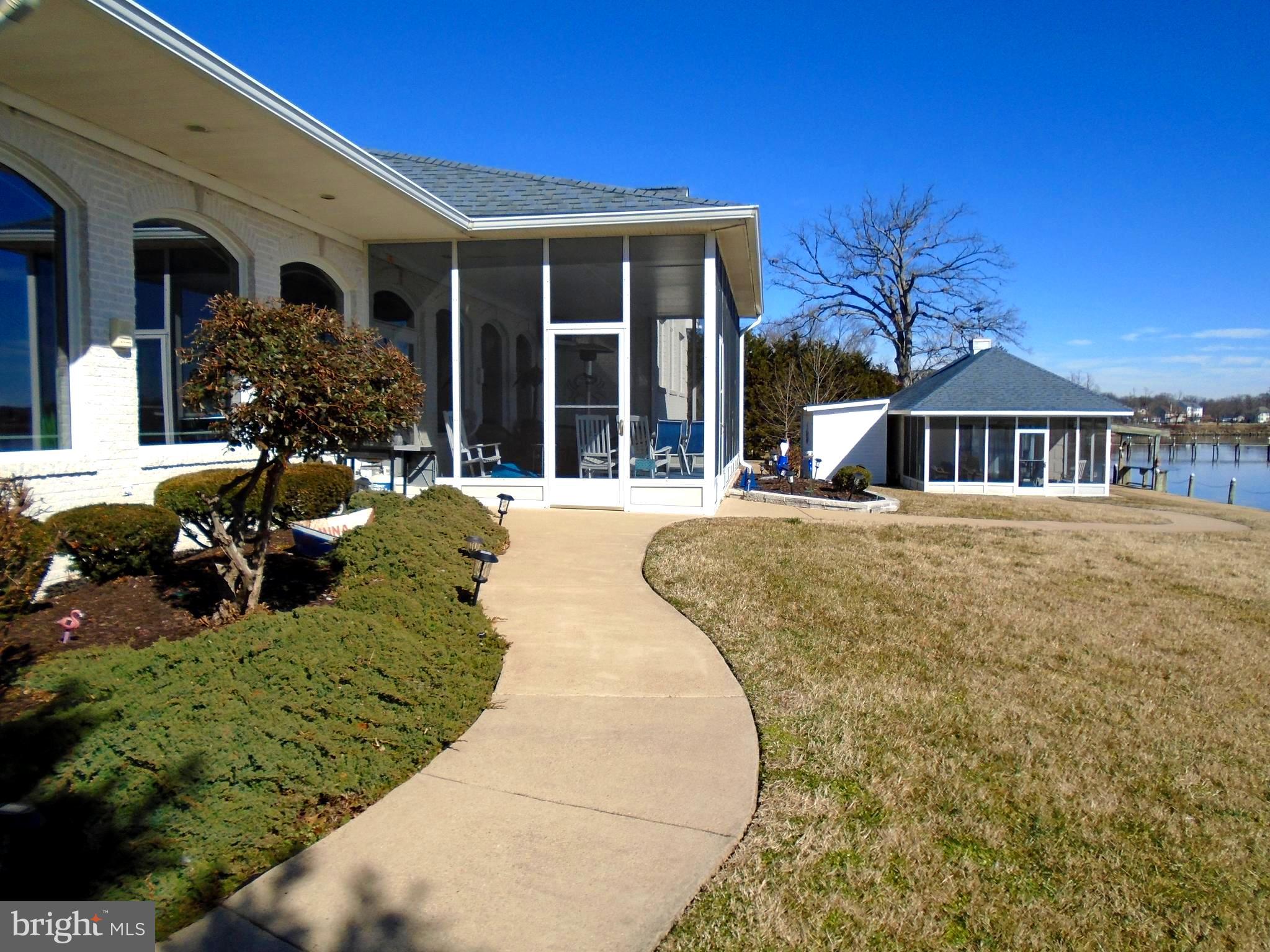 FEATHERSTONE SHORES - Residential