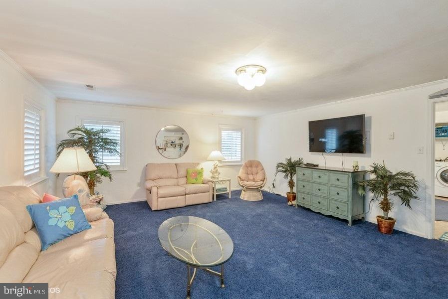 FEATHERSTONE SHORES - Residential