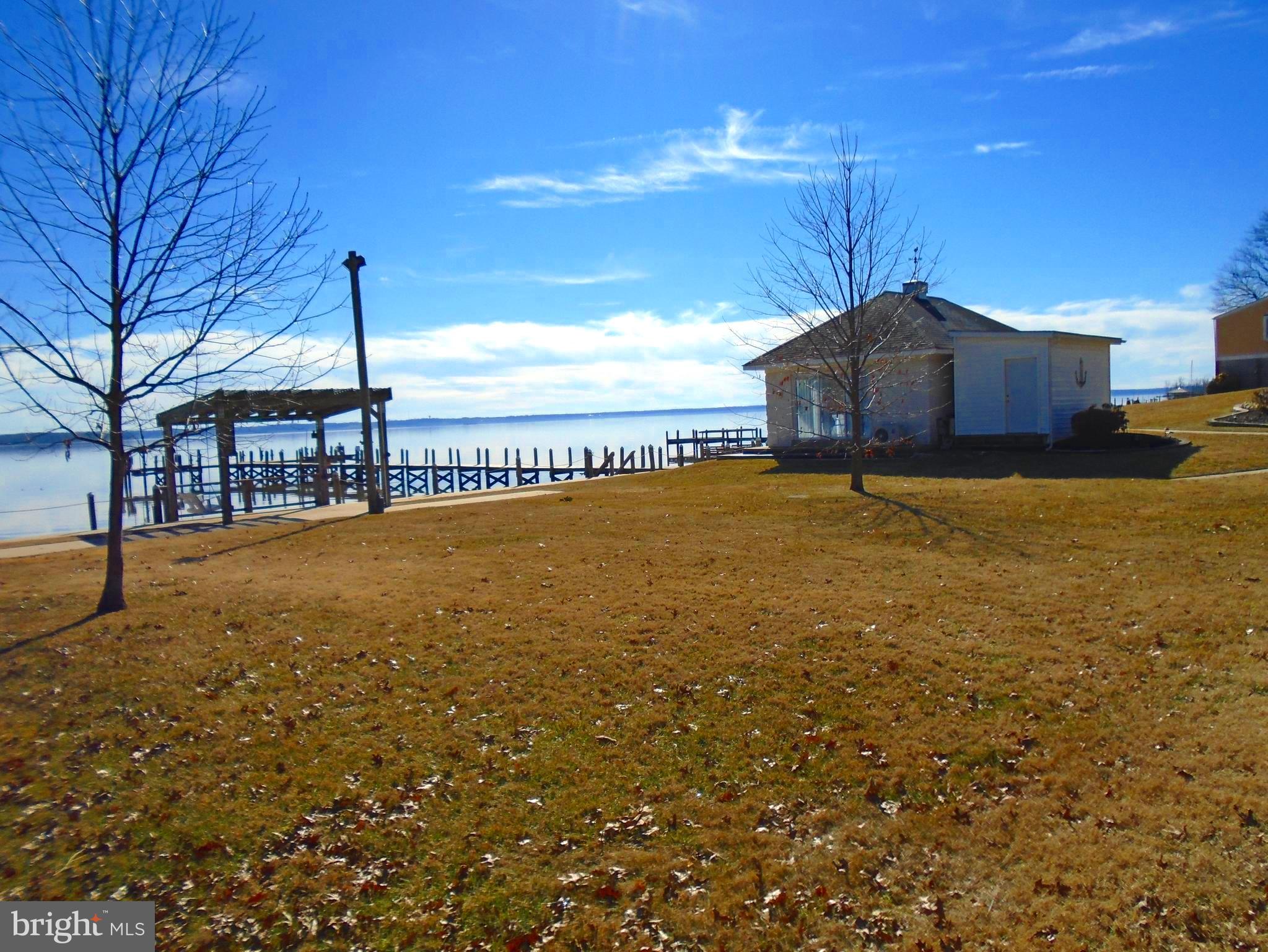 FEATHERSTONE SHORES - Residential