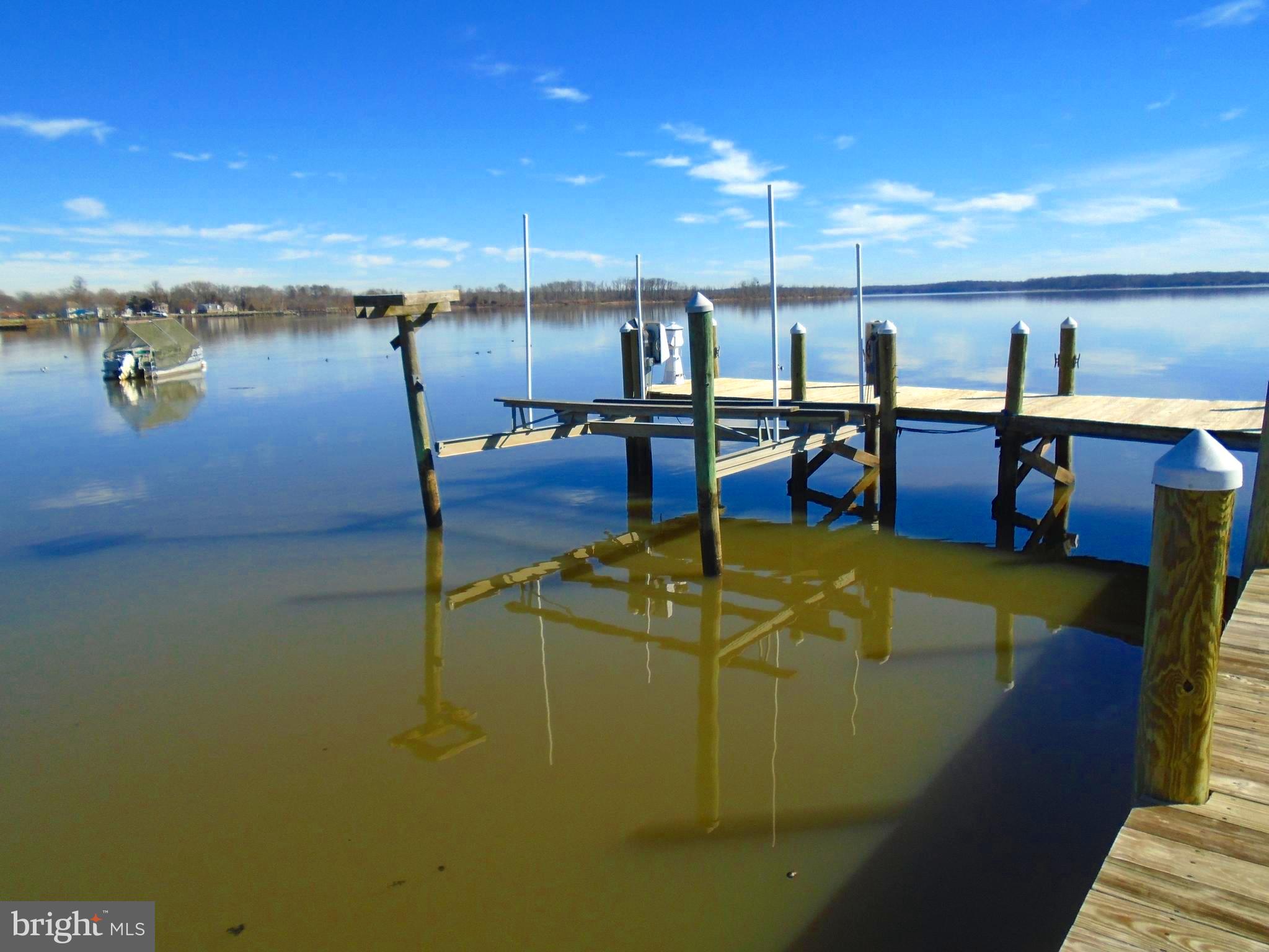 FEATHERSTONE SHORES - Residential