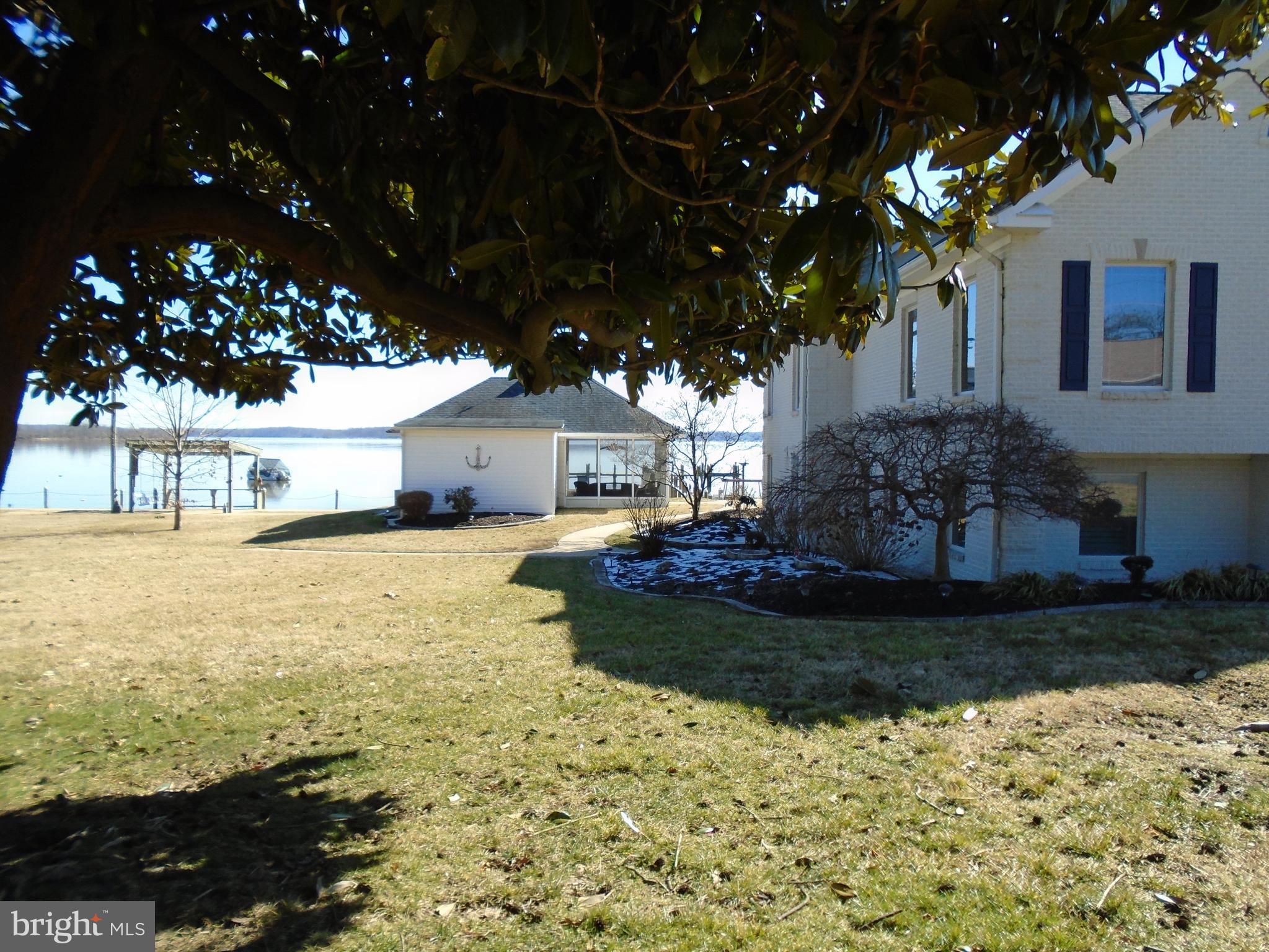 FEATHERSTONE SHORES - Residential