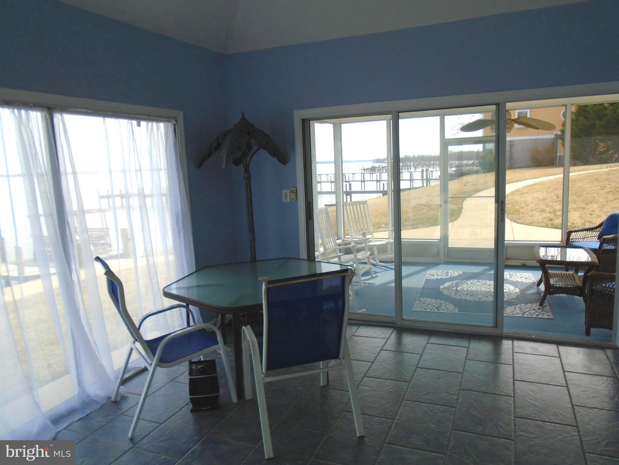 FEATHERSTONE SHORES - Residential