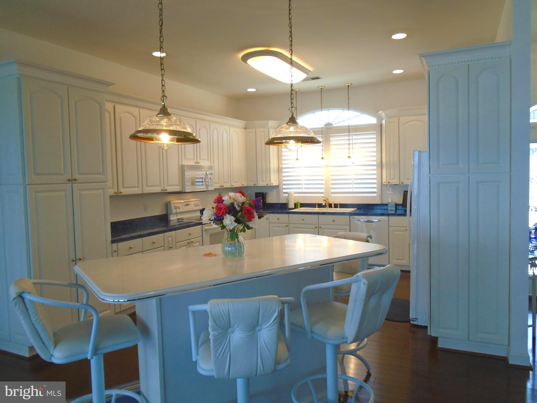 FEATHERSTONE SHORES - Residential