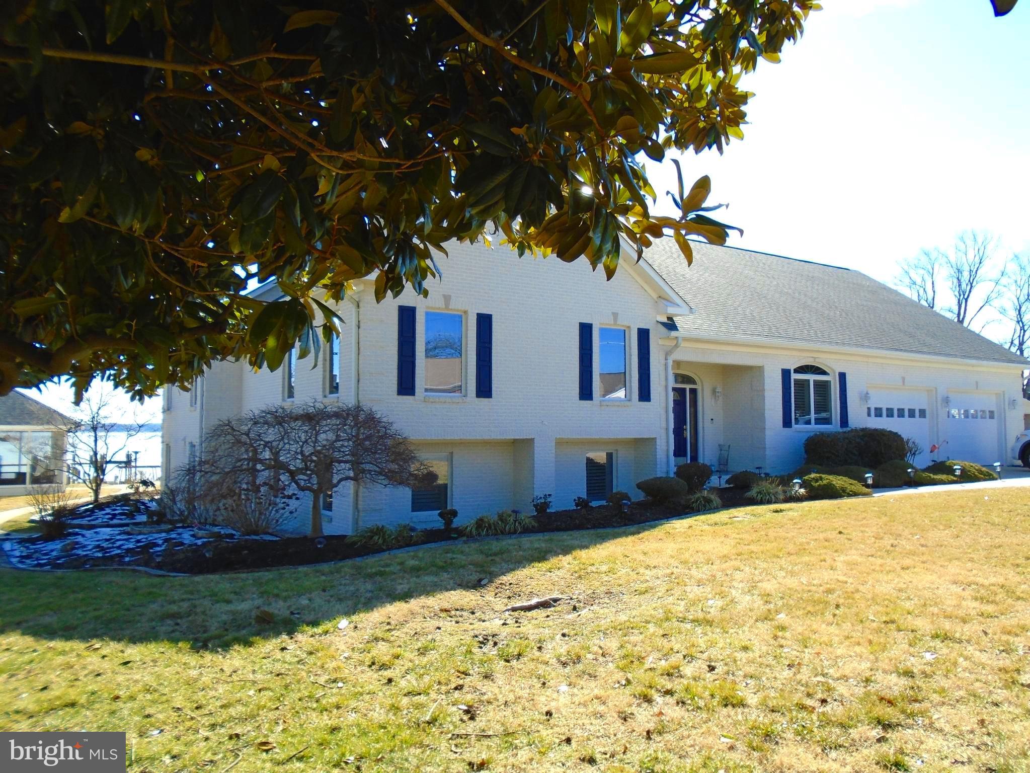 FEATHERSTONE SHORES - Residential