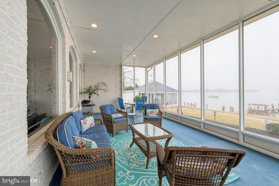 FEATHERSTONE SHORES - Residential