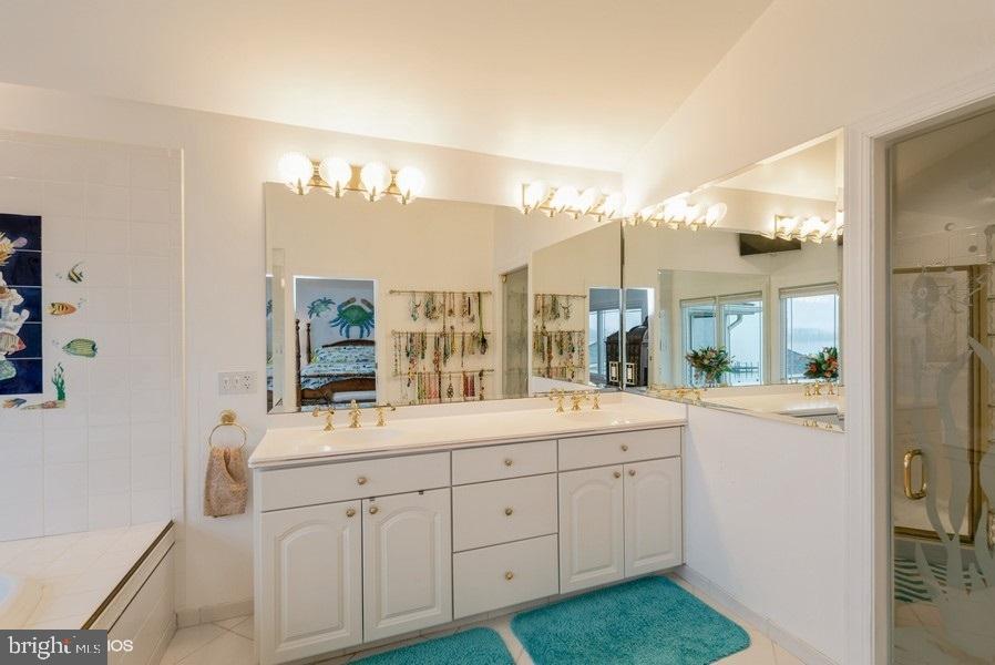 FEATHERSTONE SHORES - Residential