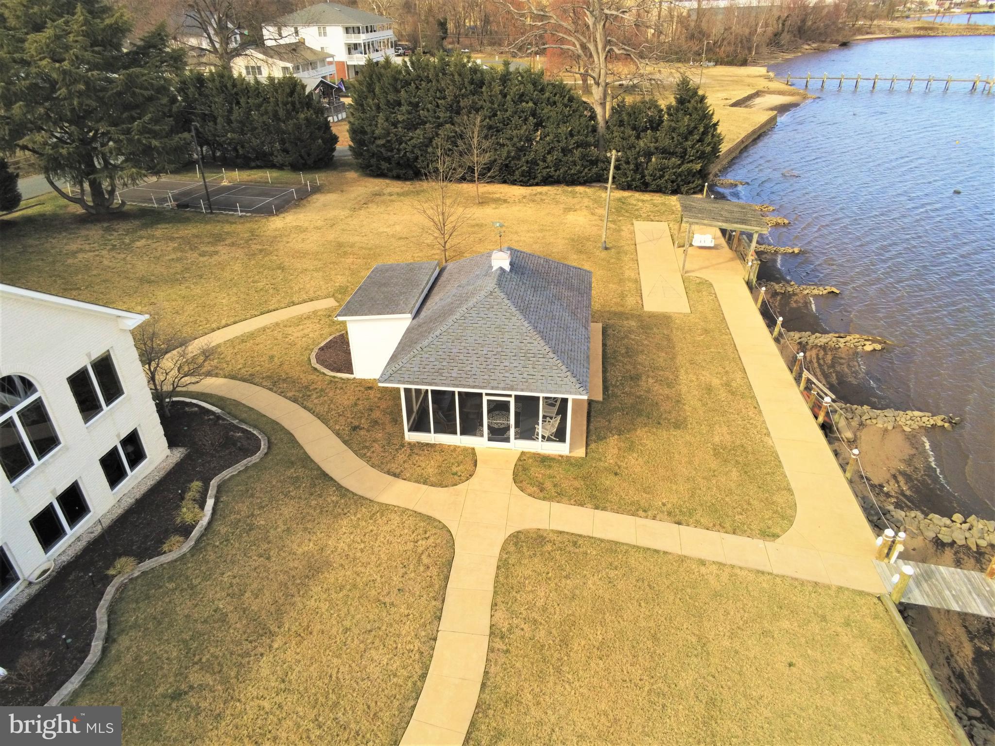 FEATHERSTONE SHORES - Residential