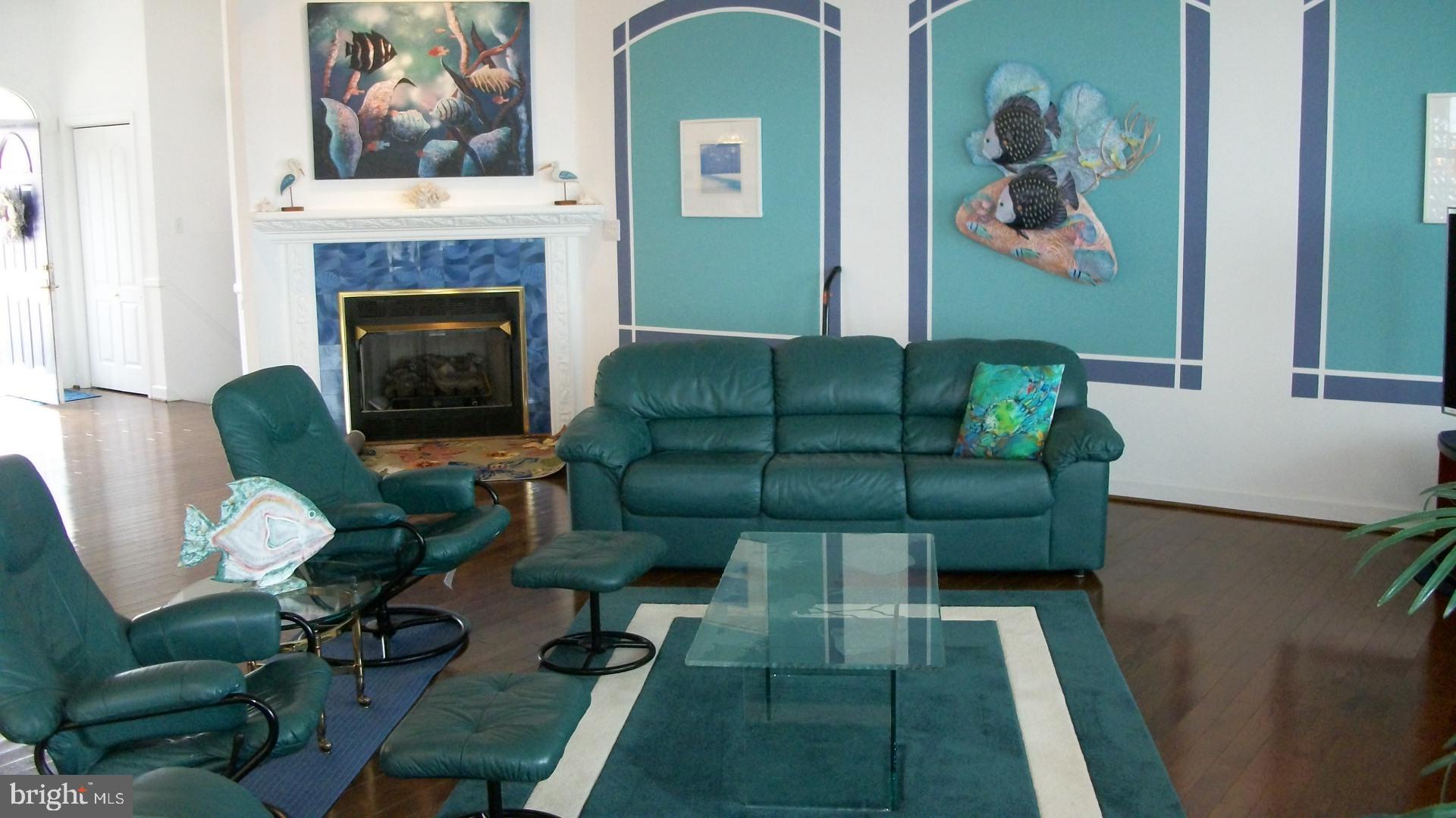 FEATHERSTONE SHORES - Residential