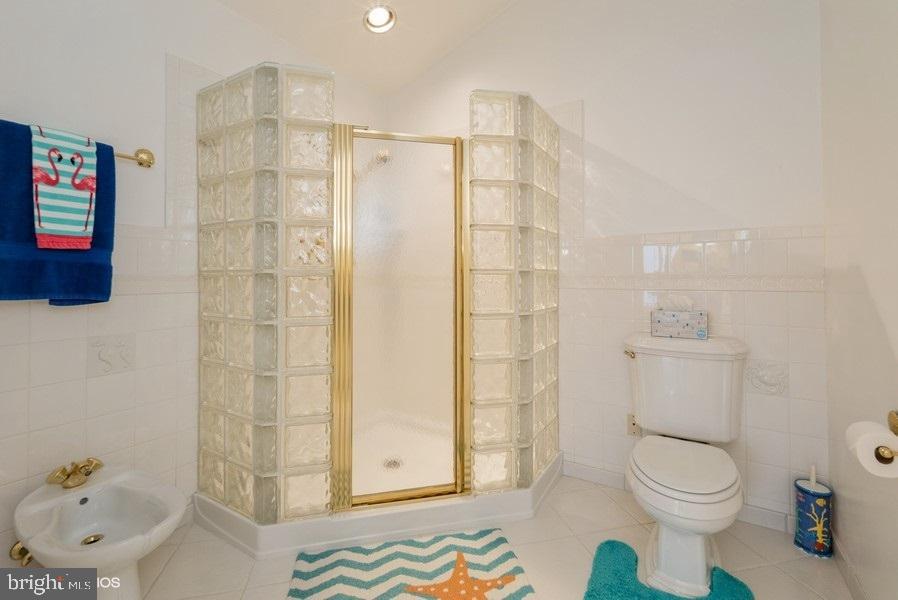 FEATHERSTONE SHORES - Residential