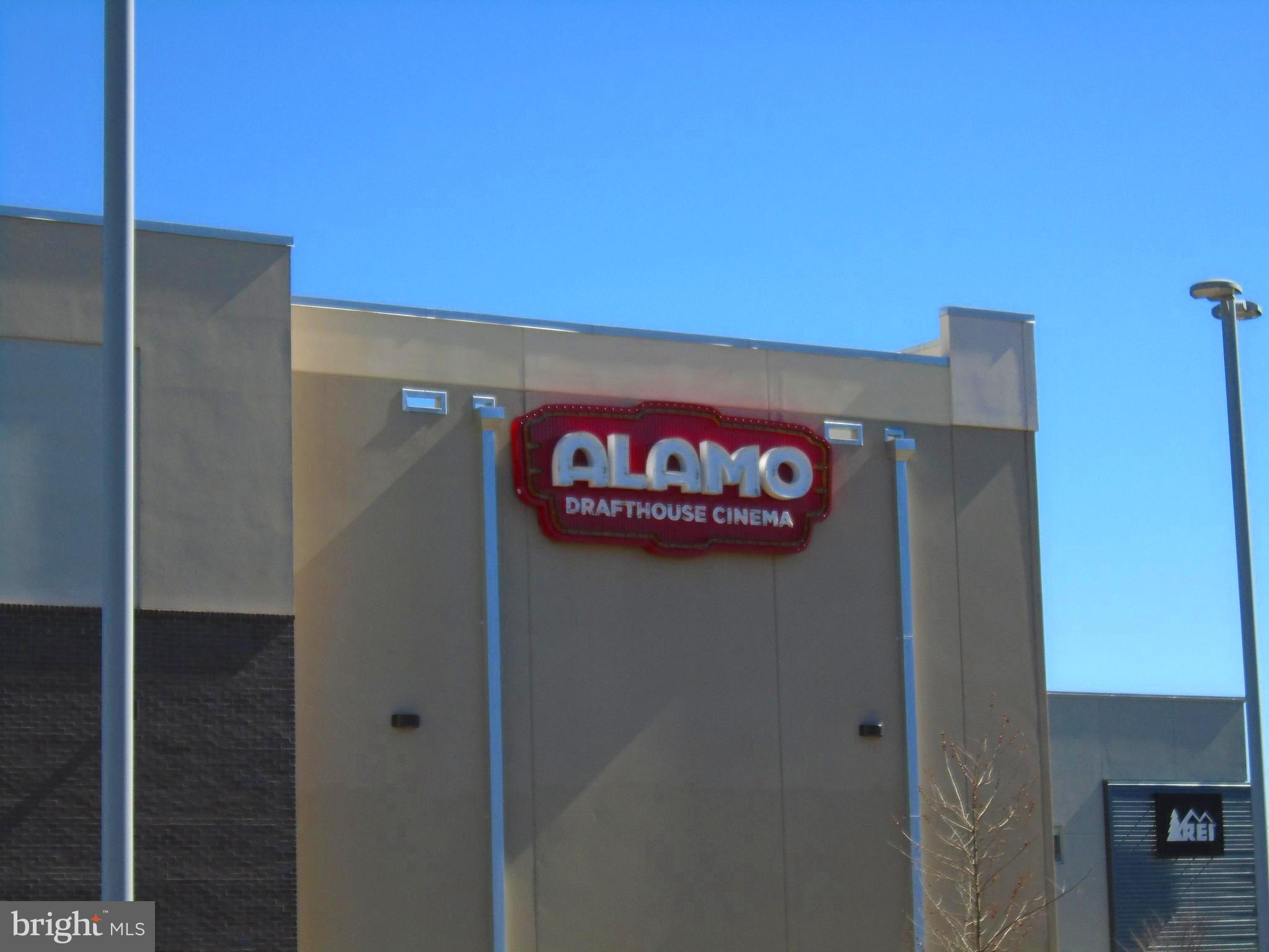 FEATHERSTONE SHORES - Residential