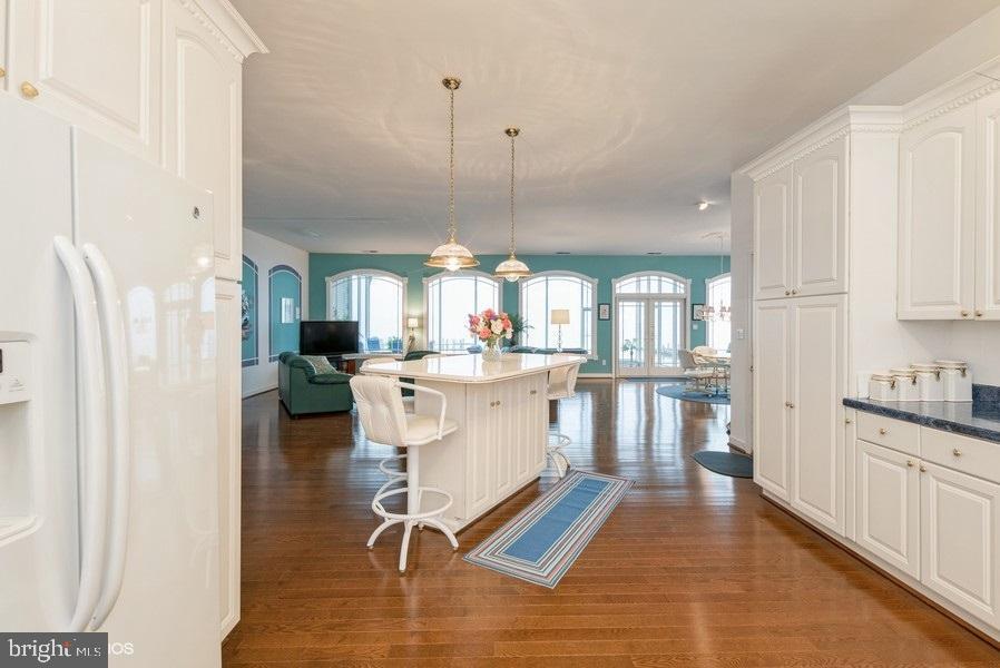 FEATHERSTONE SHORES - Residential