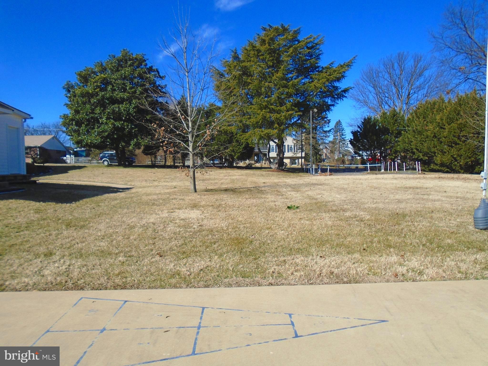 FEATHERSTONE SHORES - Residential