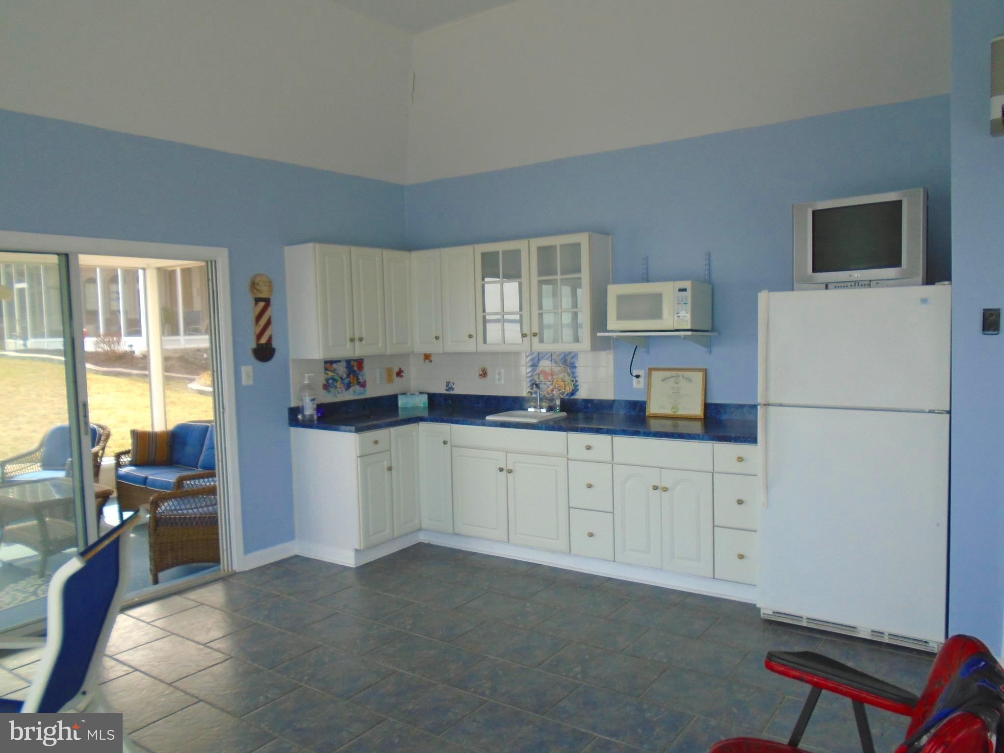 FEATHERSTONE SHORES - Residential