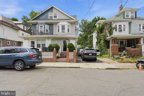 Townhouse For Sale - 319 Gardner Ave<br/> TRENTON, NJ 08618