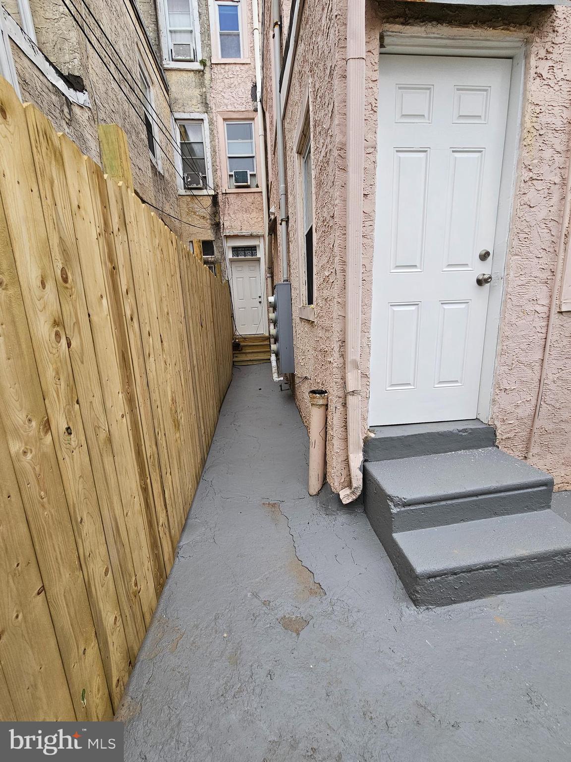 PHILADELPHIA (NORTH) - Residential Lease