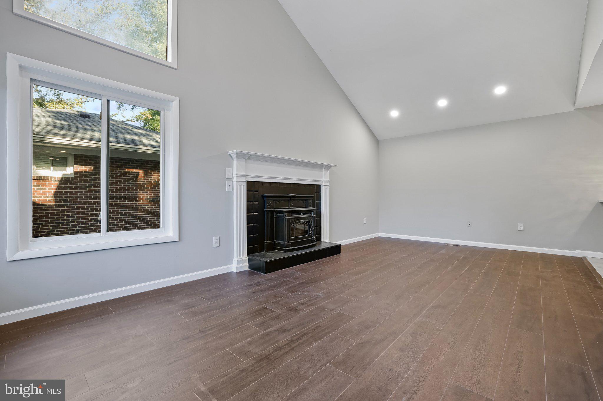37 LAKESIDE DRIVE