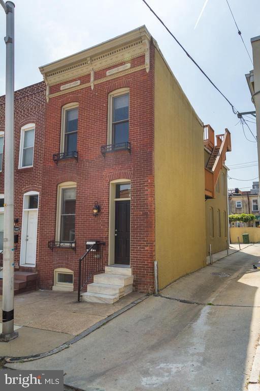 Beautiful updated 4 bedroom, 3 bath Townhouse in Canton. Hardwood floors through the home. Gourmet kitchen with granite countertops and stainless steel appliances. Rooftop deck with incredible views. Parking pad in the back of home.