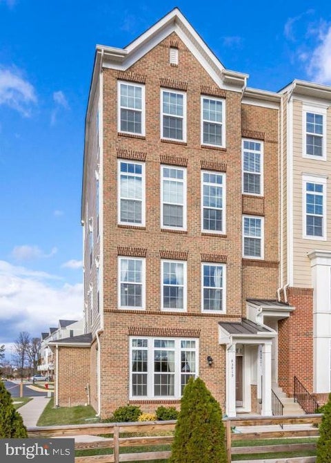 Condo For Sale - 43419 Town Gate Square<br/> CHANTILLY, VA 20152