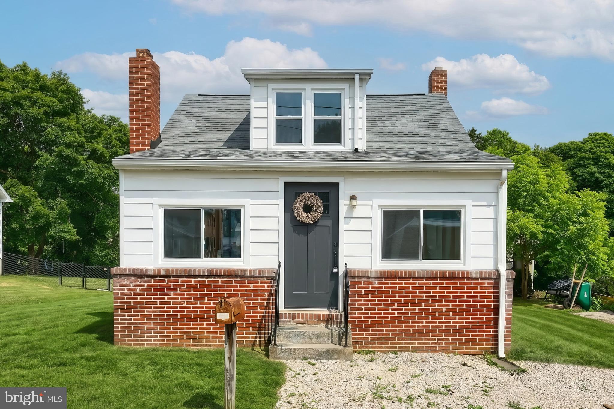 101 S FERN AVENUE