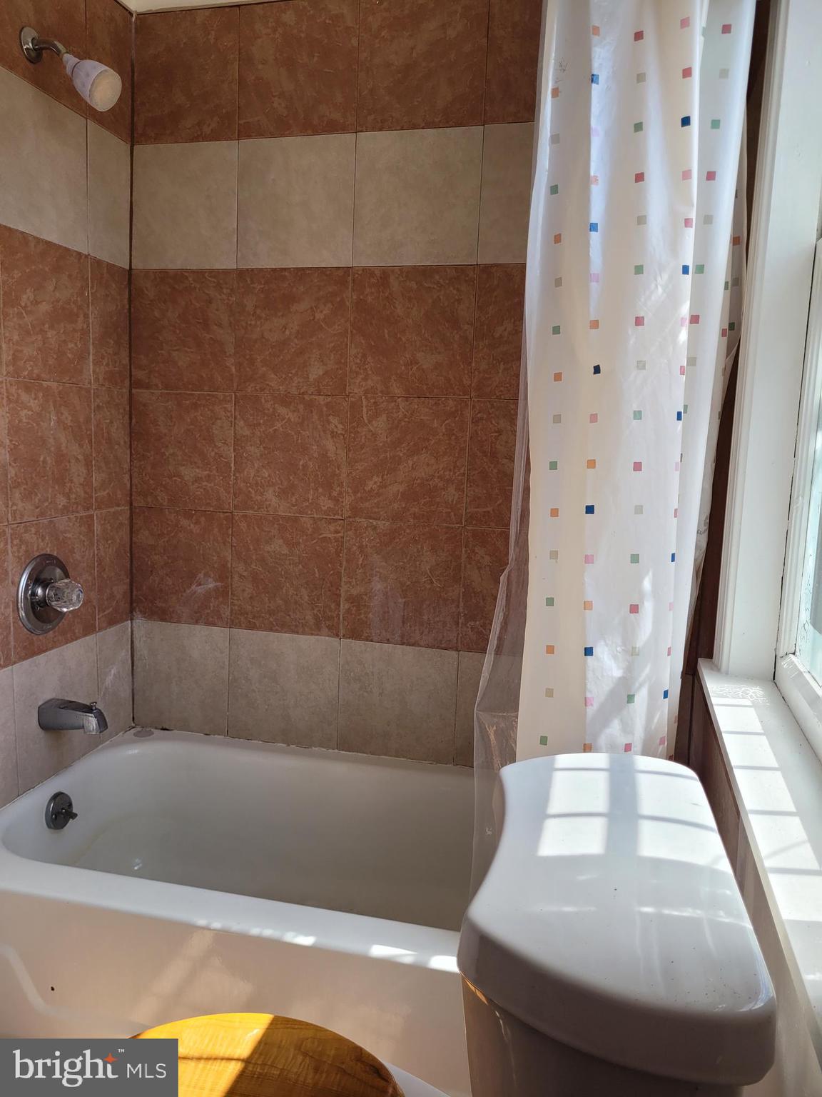 ALBEMARLE SQUARE - Residential Lease