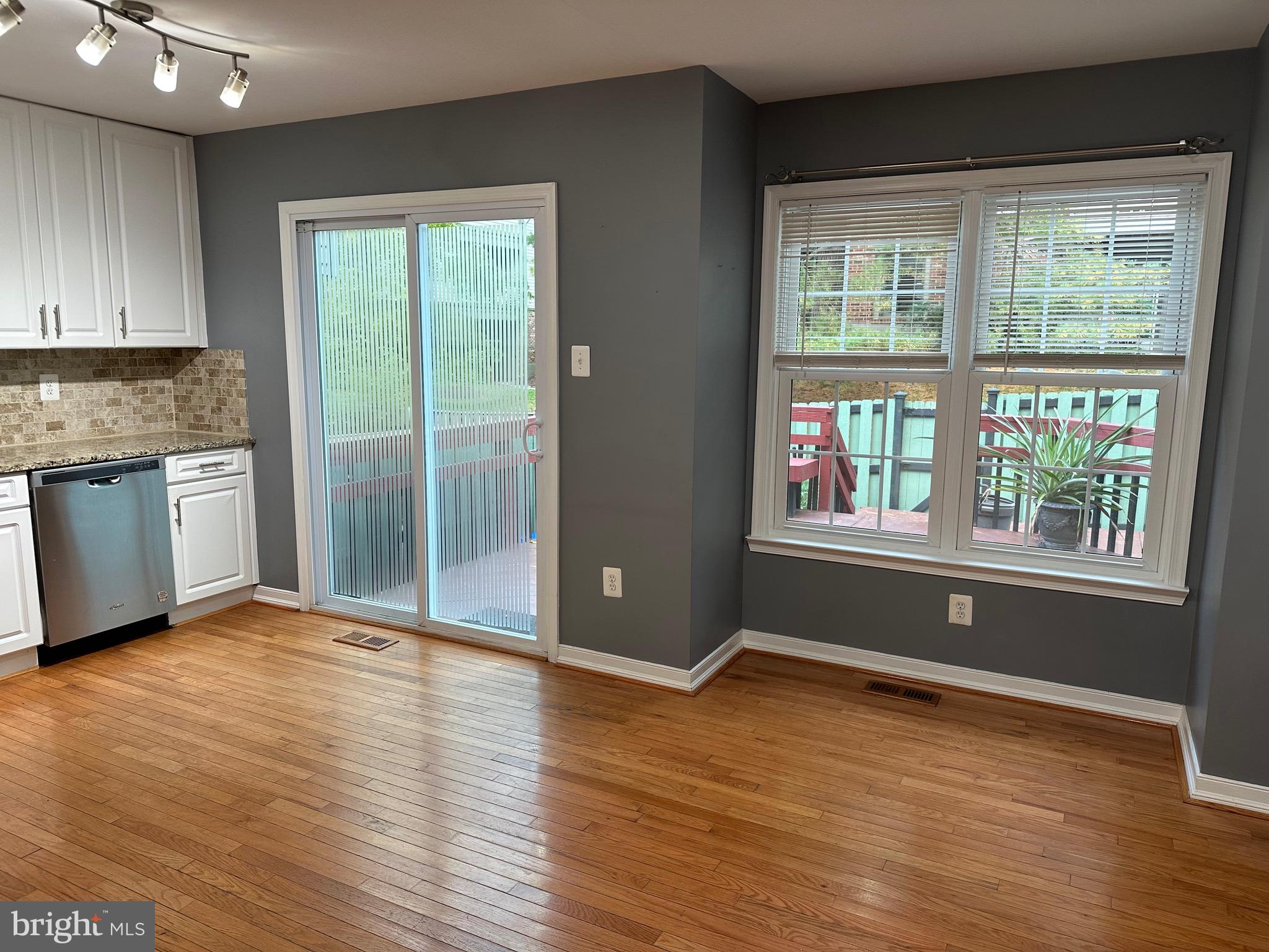 GUNNERS LAKE VILLAGE - Residential Lease