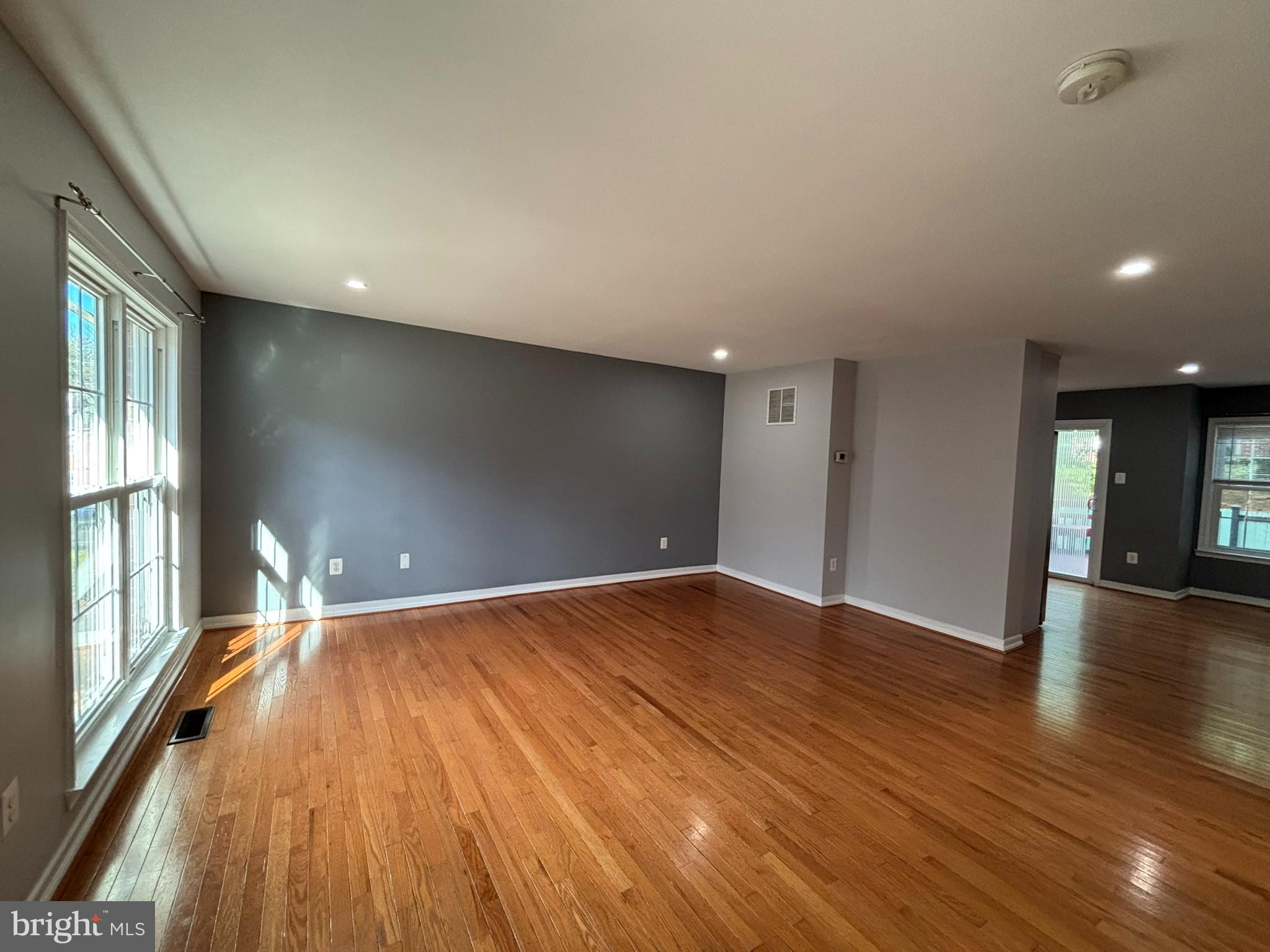 GUNNERS LAKE VILLAGE - Residential Lease