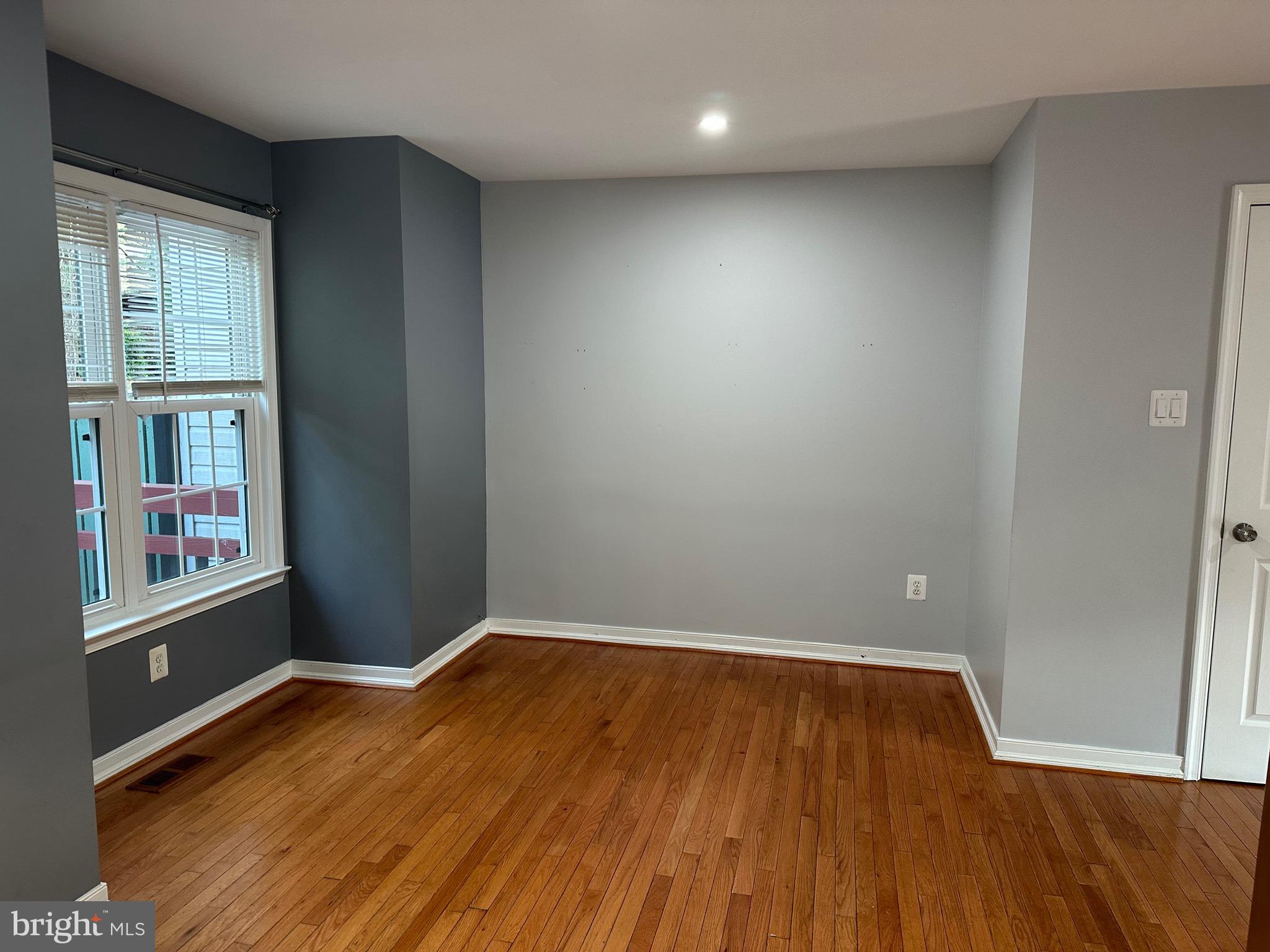 GUNNERS LAKE VILLAGE - Residential Lease